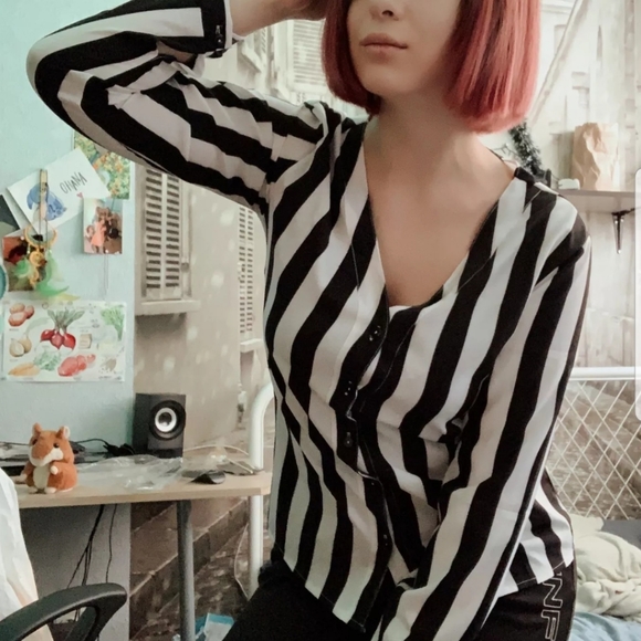 BLACK & WHITE STRIPED LONG SLEEVE BLOUSE - Picture 5 of 5